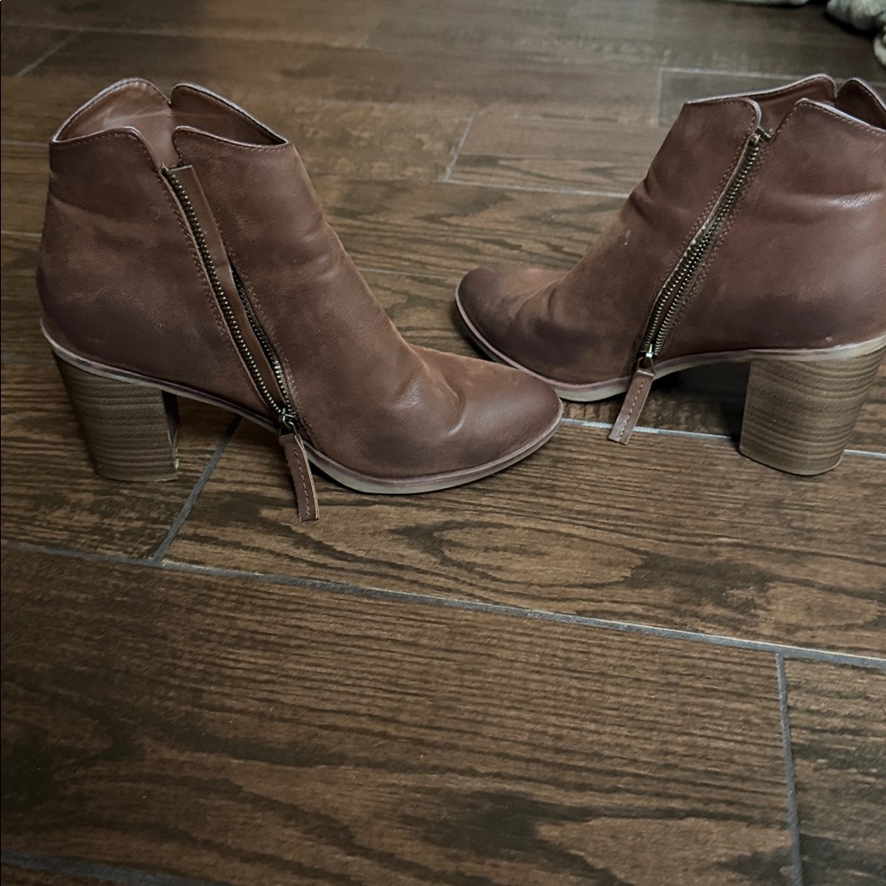 MIA Tan Leather Ankle Booties - Picture 5 of 5